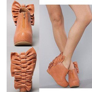 EUC Jeffrey Campbell Coral Bow back wedge